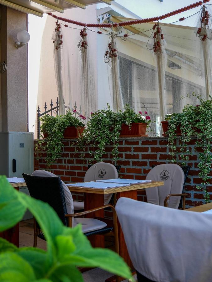 Hotel Miramare ニヴィーチェ エクステリア 写真