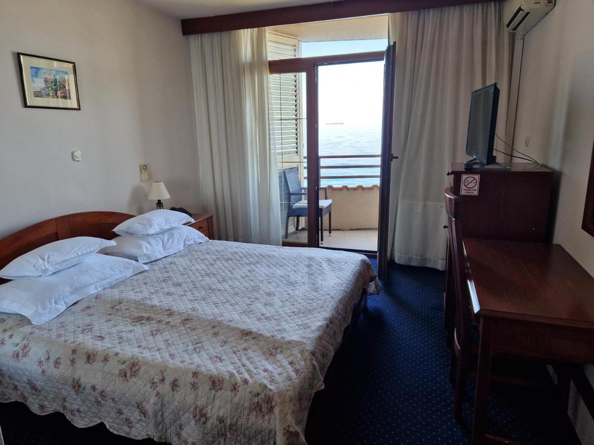 Hotel Miramare ニヴィーチェ エクステリア 写真