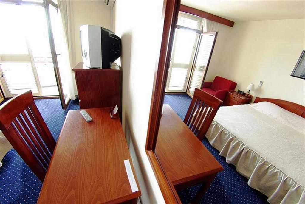 Hotel Miramare ニヴィーチェ エクステリア 写真