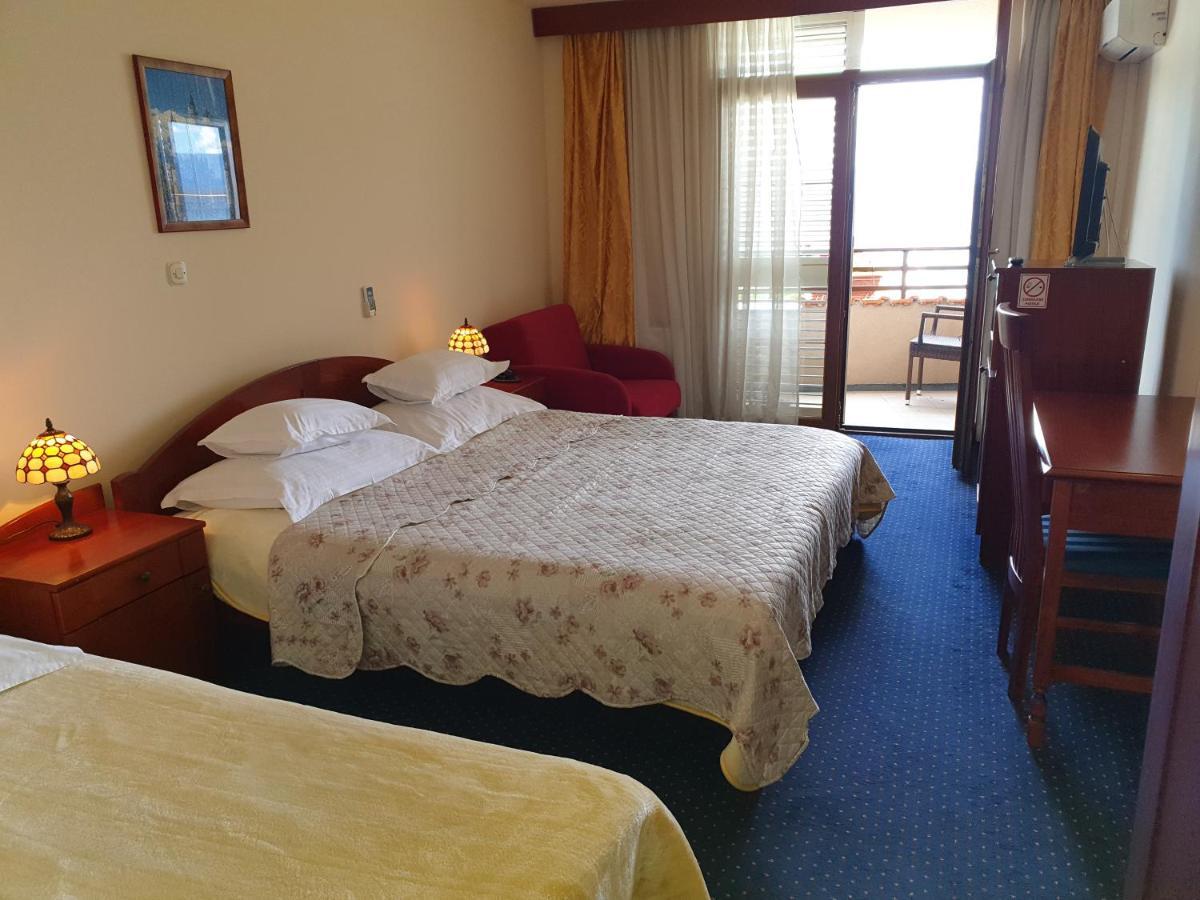 Hotel Miramare ニヴィーチェ エクステリア 写真